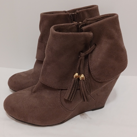 🔥 Zigi Soho Kris Hidden Wedge Brown Booties size 8 - Picture 1 of 6